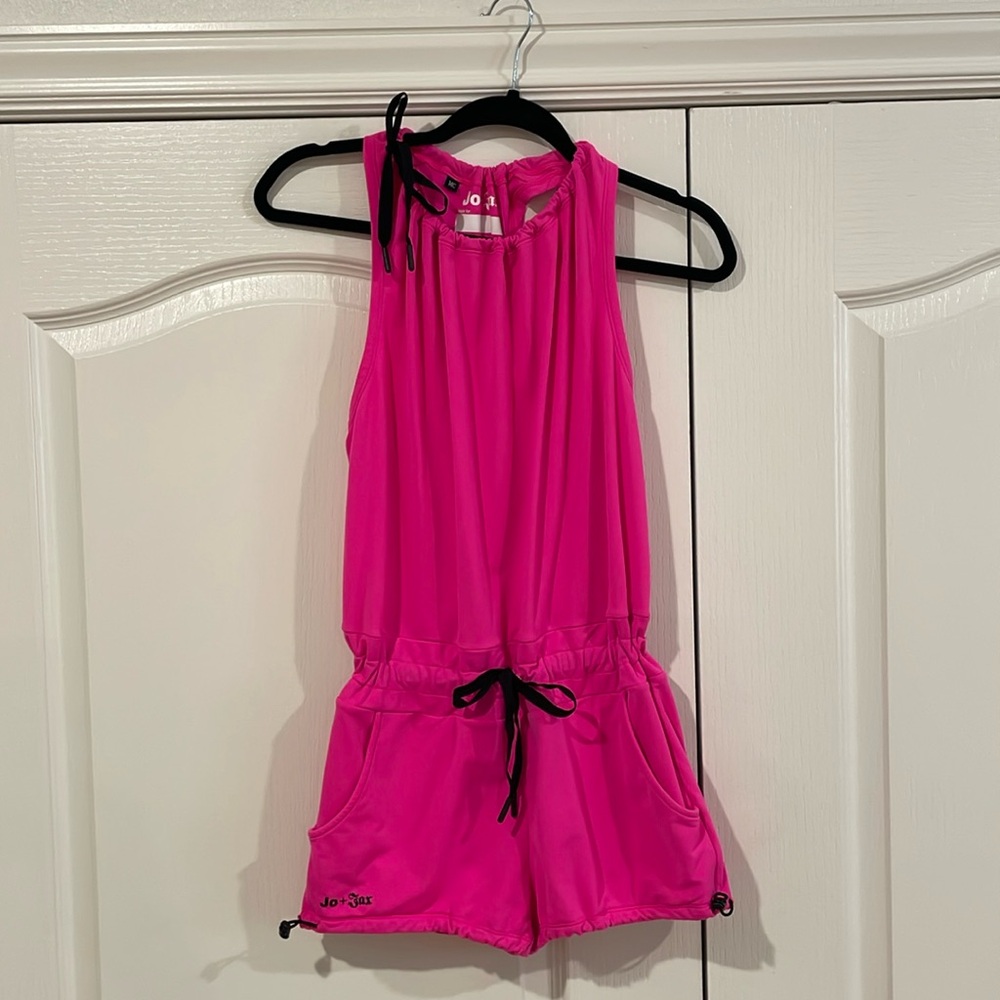 Jo + Jax short jumper.  Bright pink. Size Medium Child.